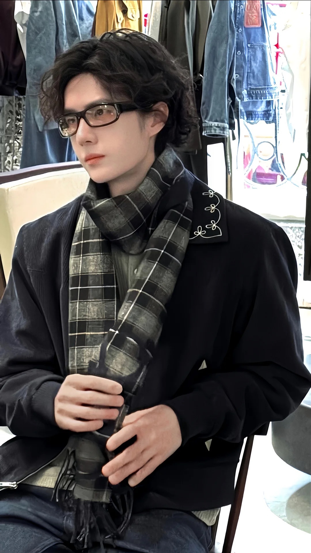 是的没错狠狠品鉴ing～俺们王老师手模来的“喜欢这双手的每一个状态”王一博 ｜王
