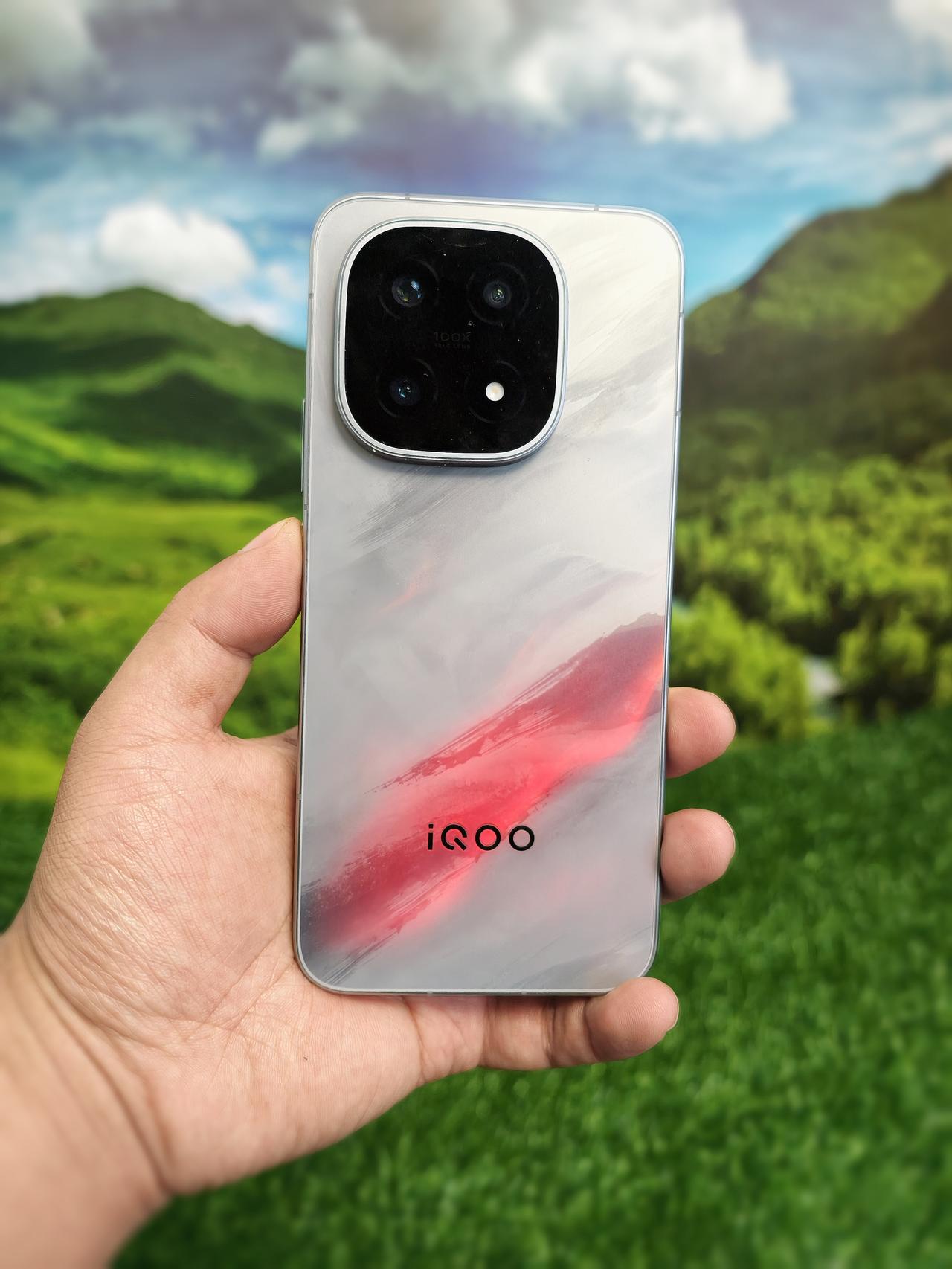 如果不是为了追求极致影像，或许iQOO 15更适合我。

为了追求极致影像买的v