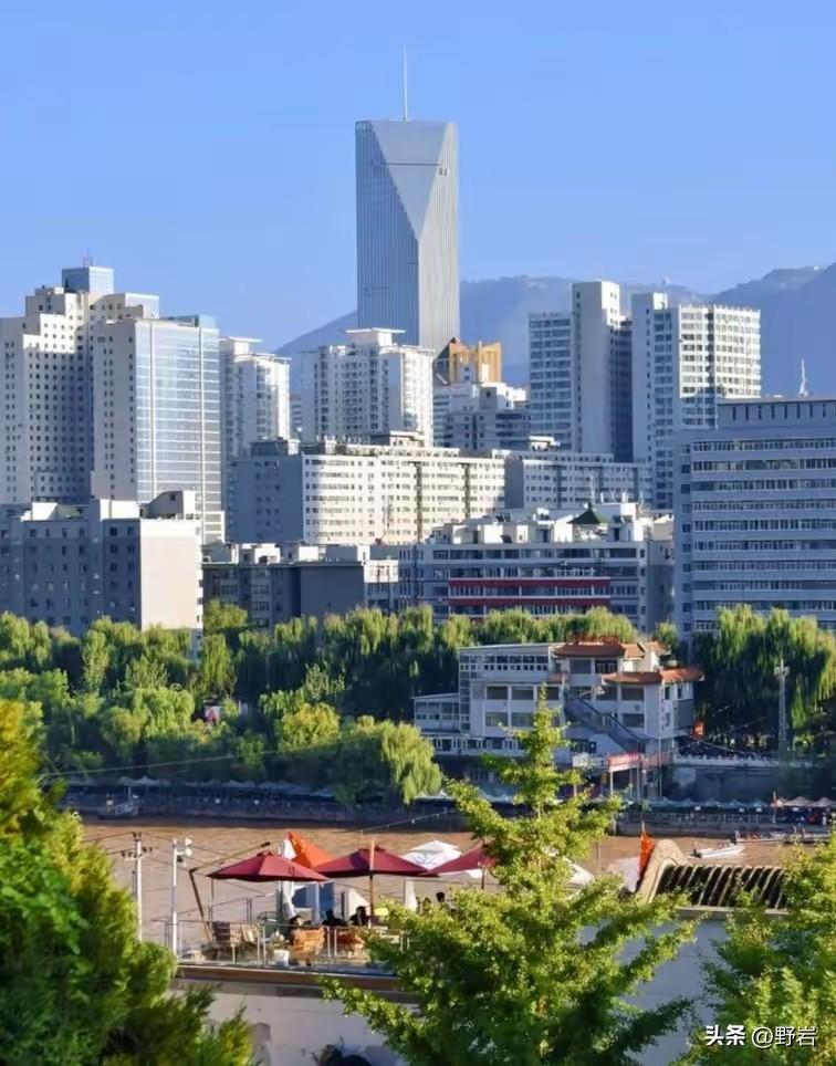 识人交友：怎样看懂人心，交到靠谱挚友

1、慢交心，不轻易推心置腹。
不是待人冷
