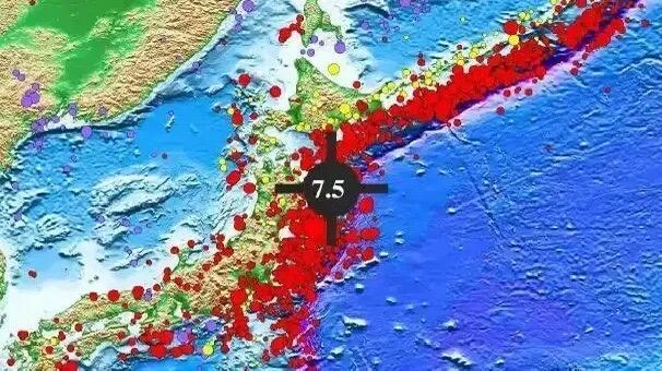 7.4 级（后修正为7.7级）地震，核心看法可以概括为三点：
 
1. 天灾无情