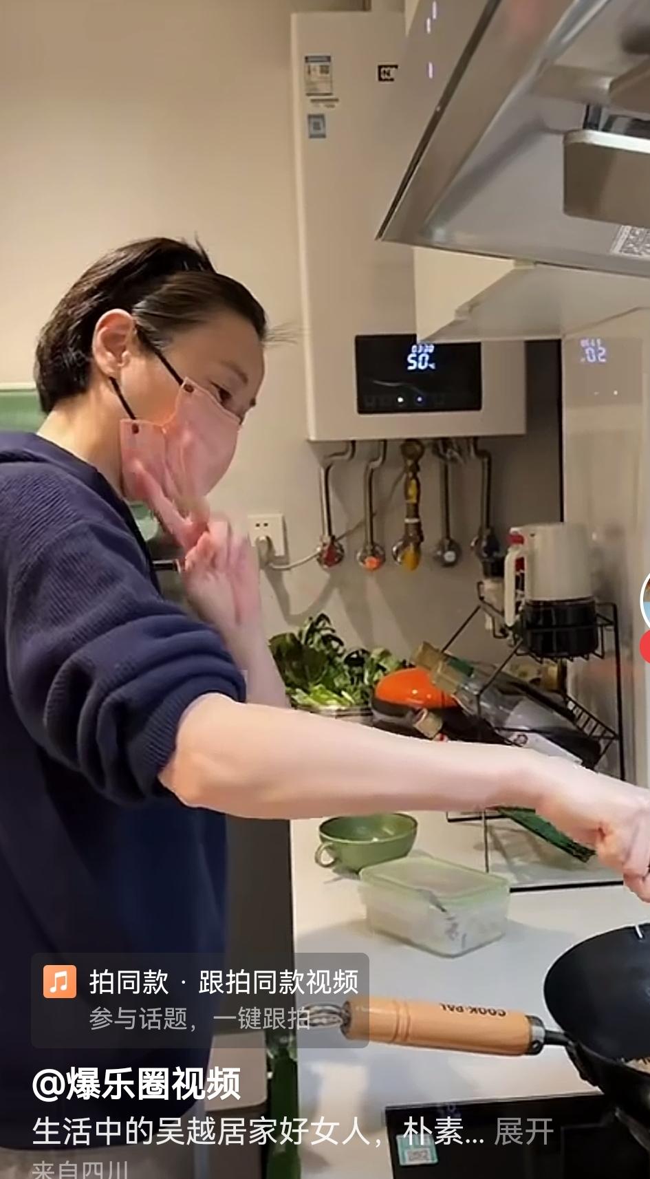 原来明星家的燃气热水器安装也是这样裸露在外面的，看来我家安装的没问题