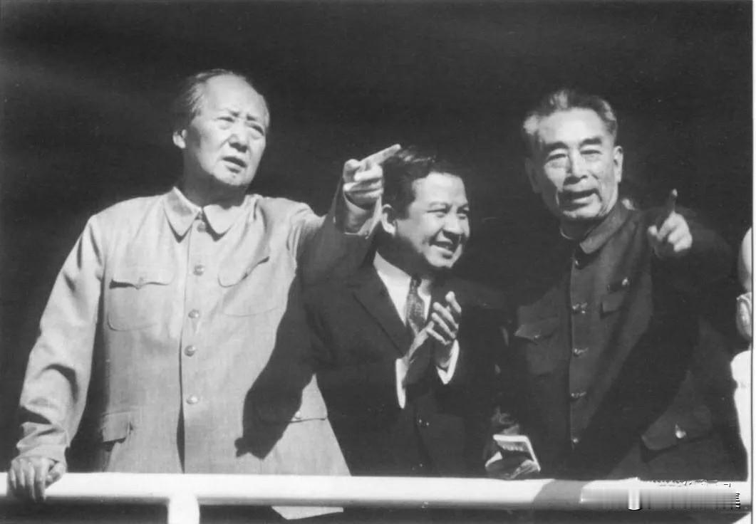 【周总理历史上的今天——5月21日】
1970年5月21日，首都各界群众五十万人