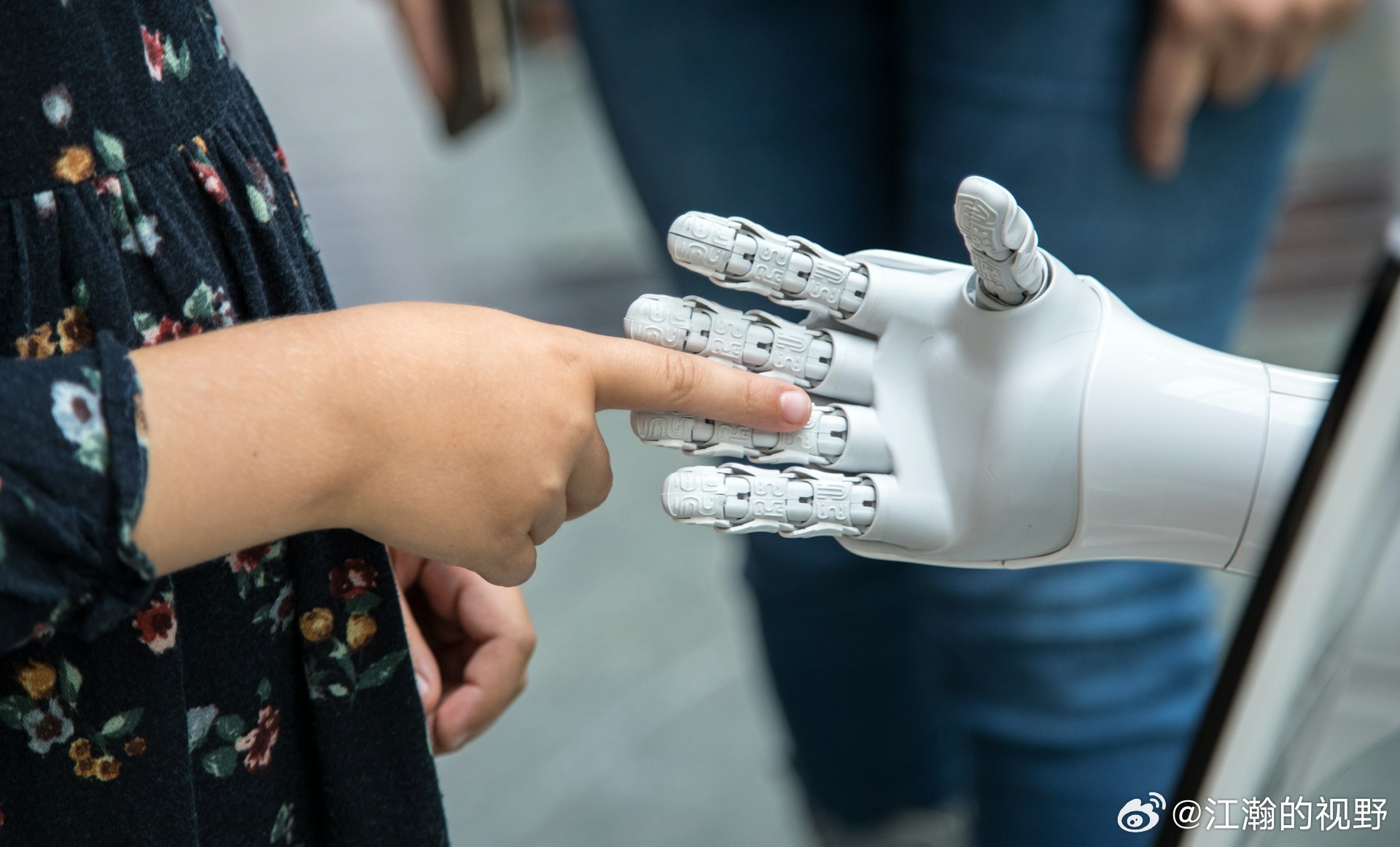 巨星传奇联手宇树成立合资公司，巨星大动作该咋看？巨星传奇宣布，于2025年11月