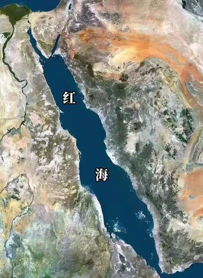 美国应该尽快取消对霍尔木兹海峡的反向封锁，此举会进一步激怒伊朗，甚至有可能导致曼