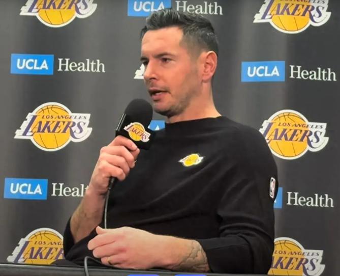 湖人季后赛首轮又完了，雷迪克把后路都铺好了！
湖人今天战胜太阳了。
现在他们的排