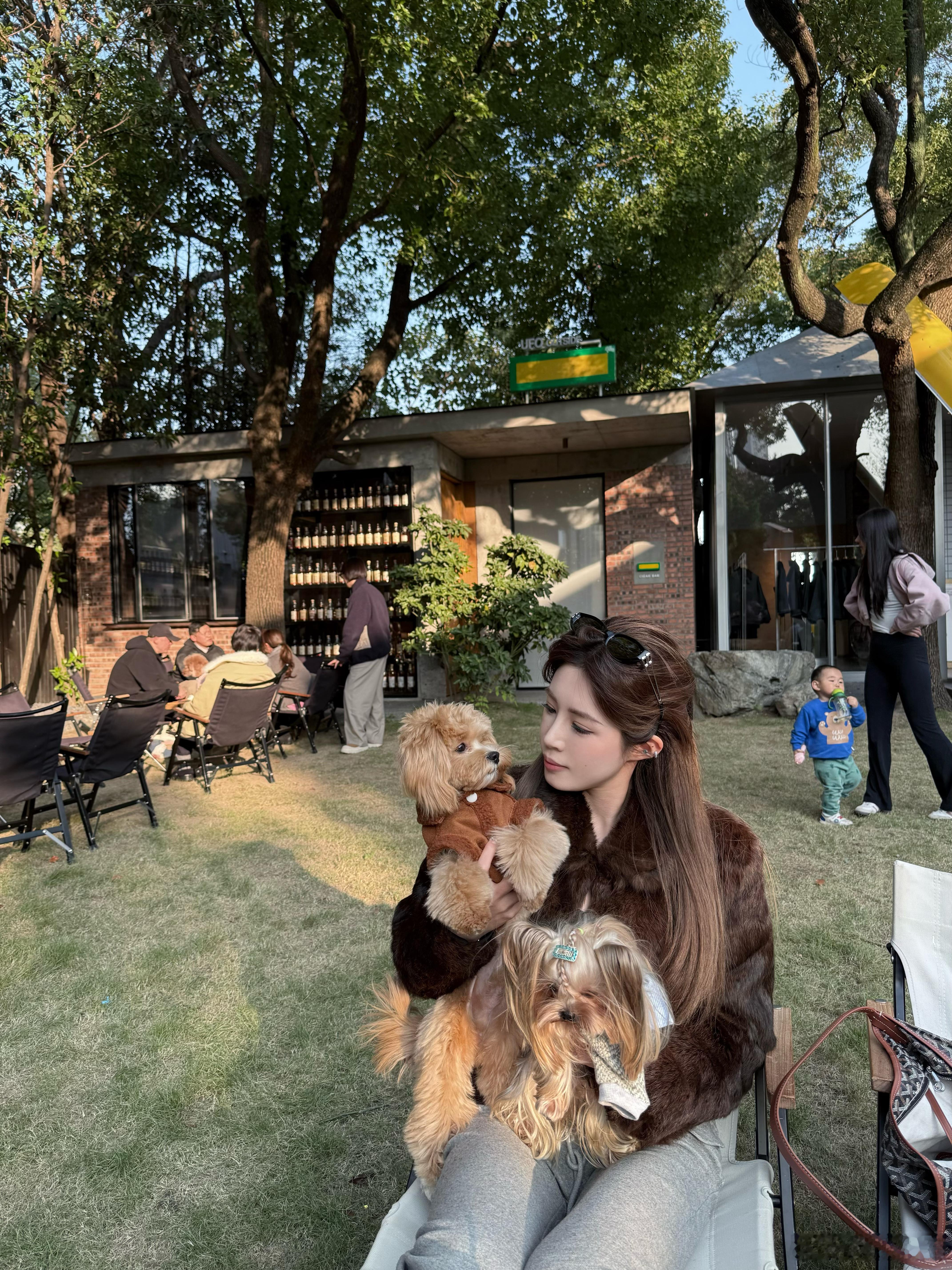 社交达狗一枚🐶11月本来应该从从容容游刃有余现在是匆匆忙忙连滚带爬 