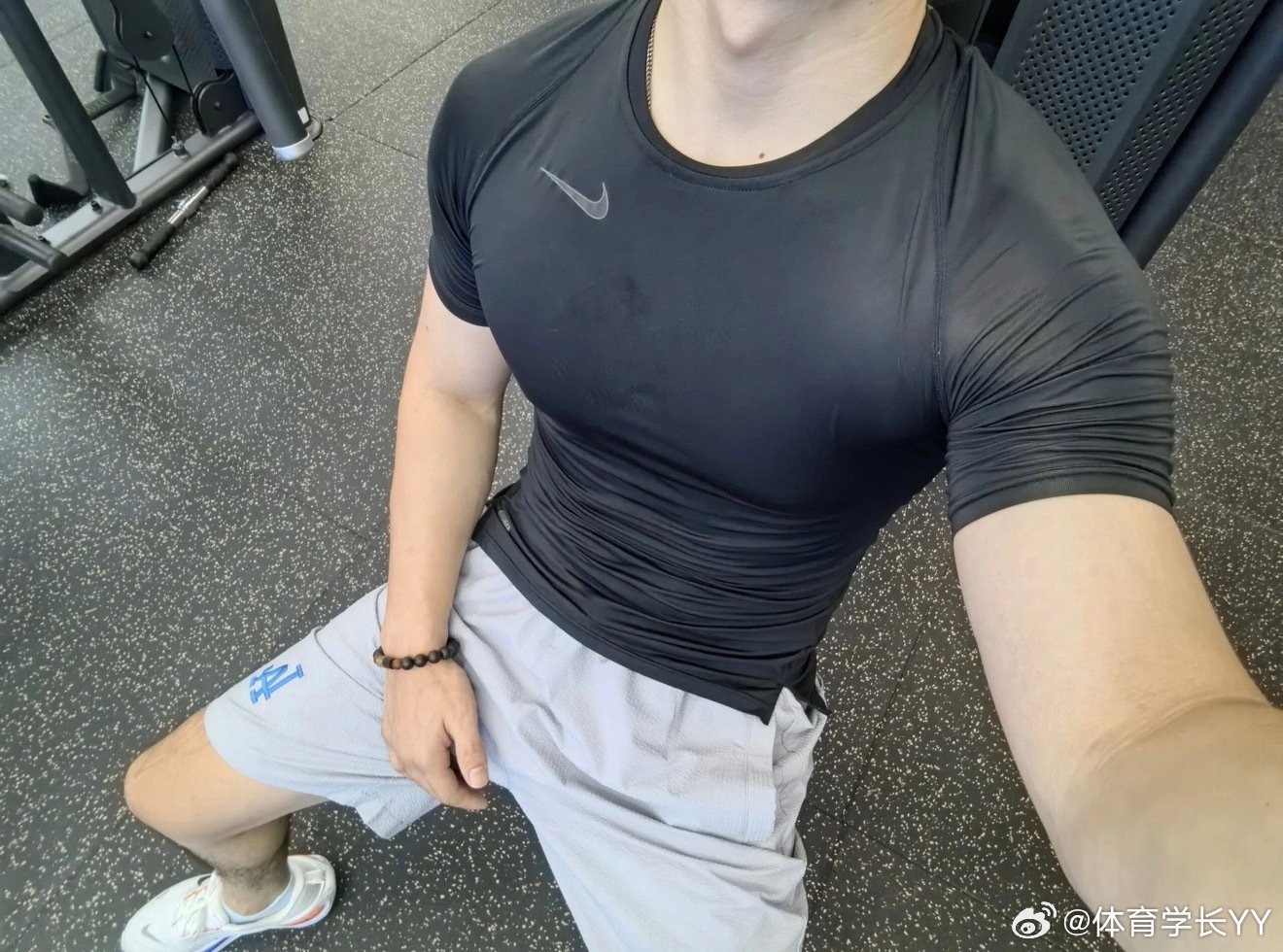 健身房练起来的肌肉男体育生 ​​​