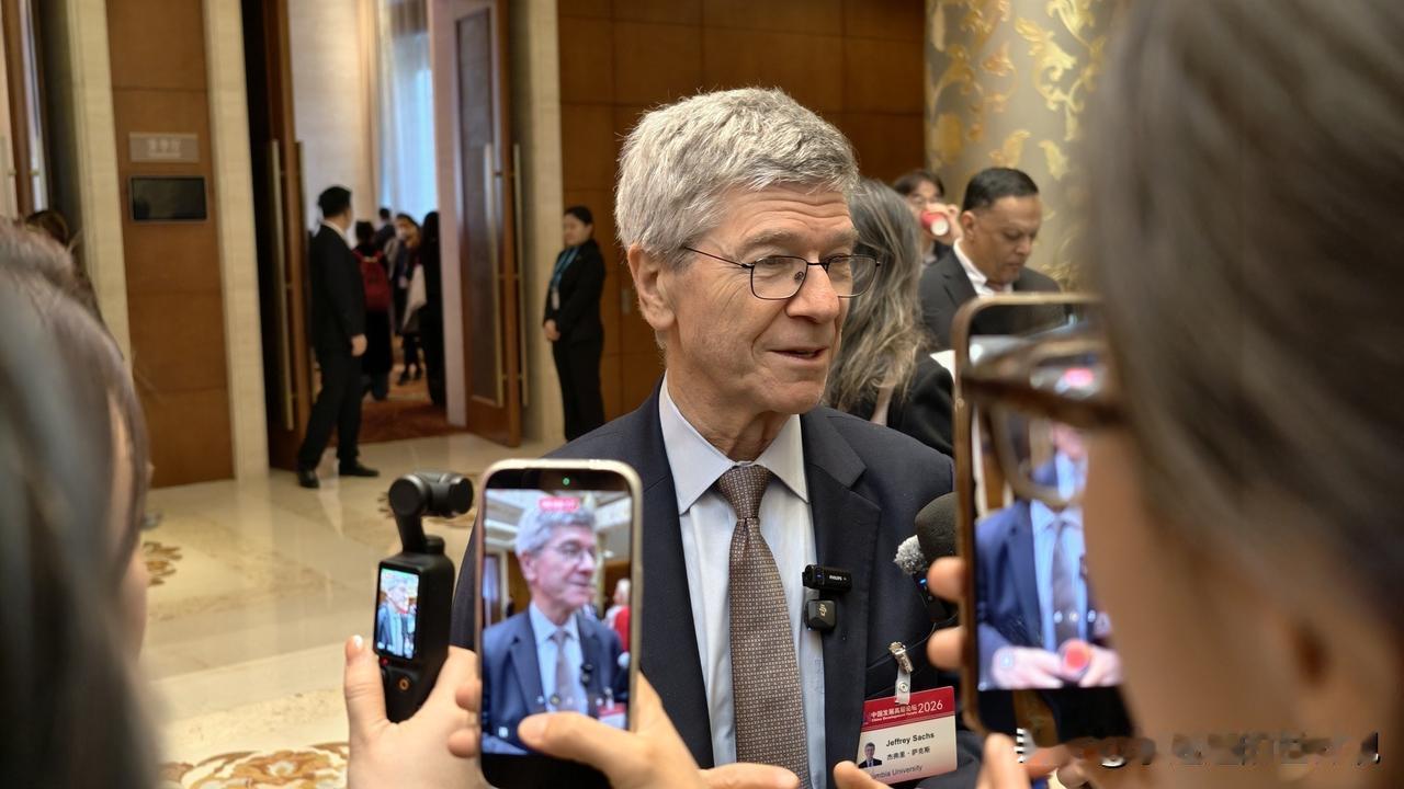 哥伦比亚大学教授、前联合国秘书长顾问、经济学家萨克斯日前接受专访时称“美国对伊朗