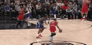 NBA赛场镜头：德罗赞到如今还有被小卡支配的阴影吗？
  今天快船主场迎战公牛，
