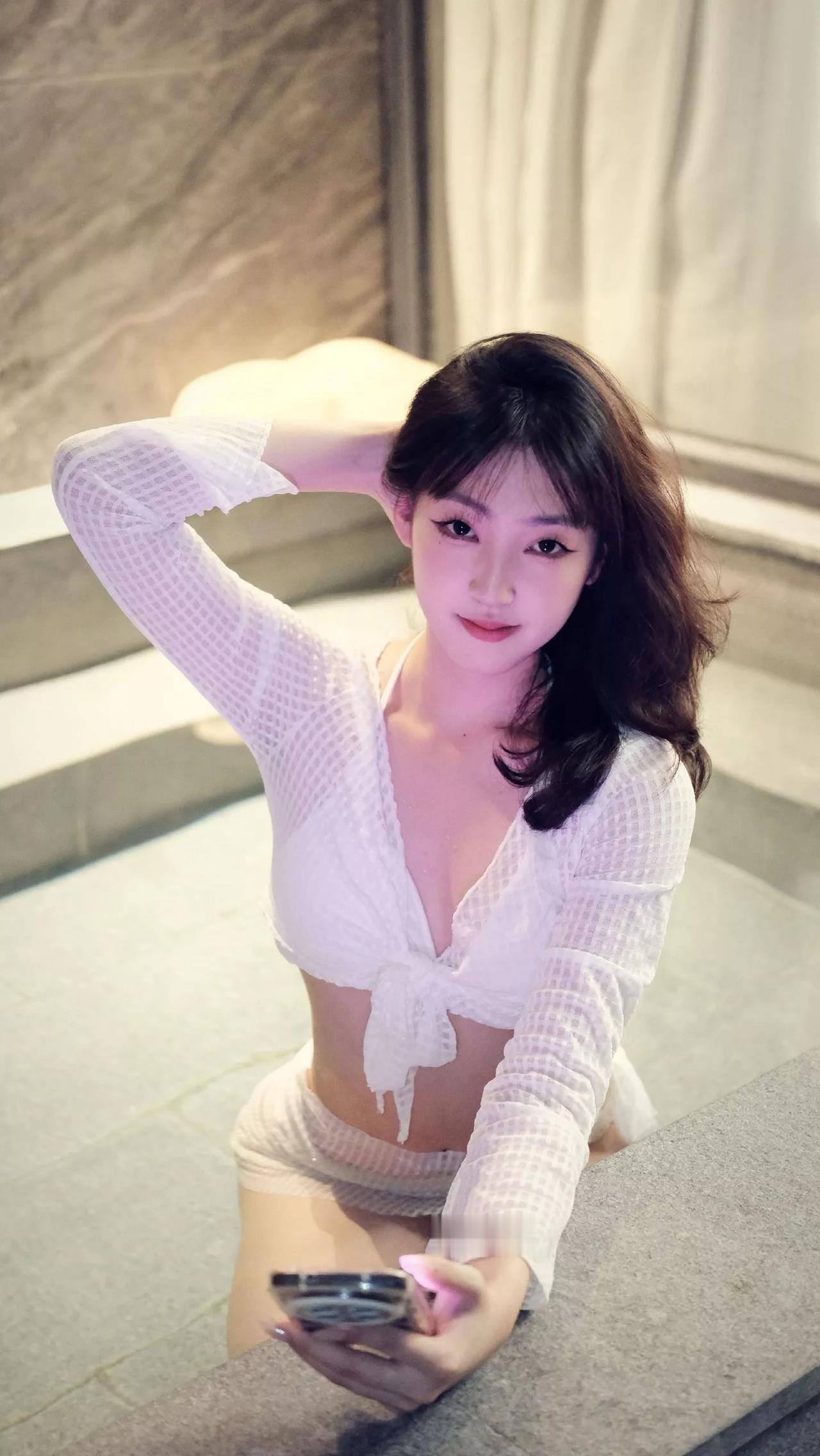 少女心爆棚的白色蕾丝上衣，轻松自拍照！清纯美女照 邻家甜美女神 甜美的写真 女生