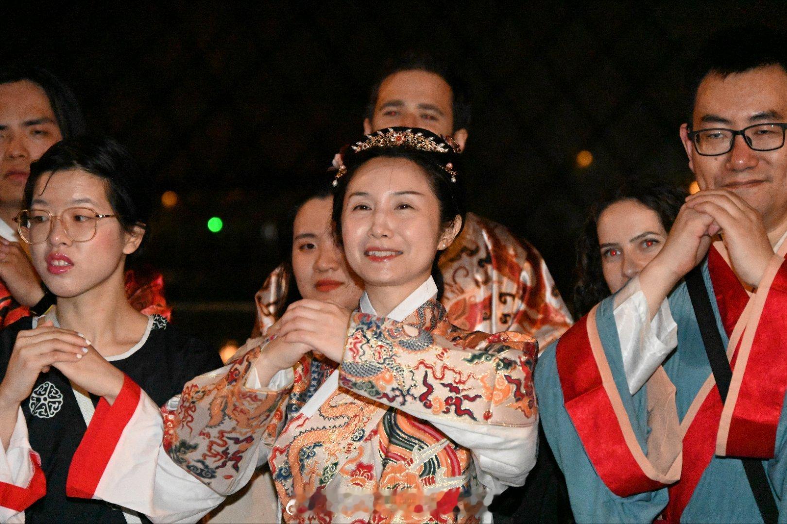 #中国队应援到巴黎了#奥运会是运动员比拼的最高舞台胜负往往都在毫厘之间想要发挥出