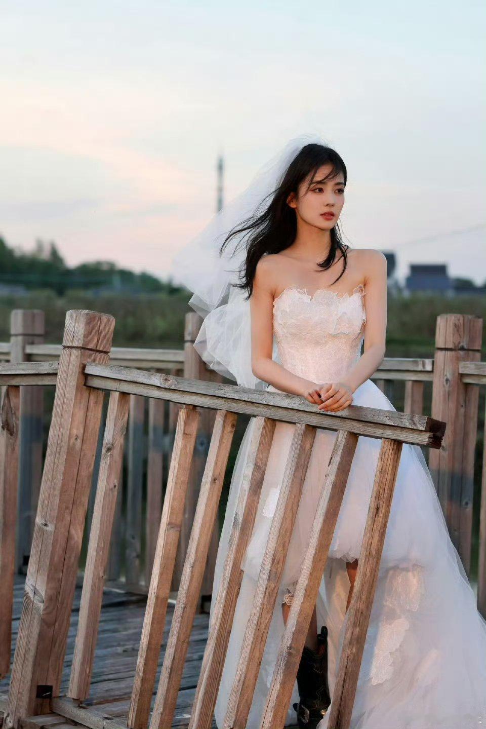 白鹿官宣微博视界大会啦！期待妈咪级别的红毯造型呀！牛奶皮肤 ​白梦妍 ​​​