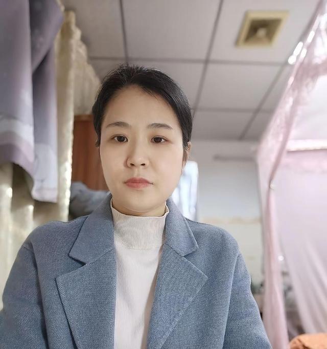 36岁丧偶，现在40，一个人带俩娃在云浮，没亲人没朋友。每天就是送娃上学、上班、
