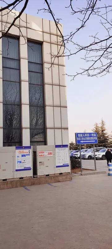 【石家庄车管所发布机动车年检便民提示】

不少车主最近都在咨询车辆年检的问题，车