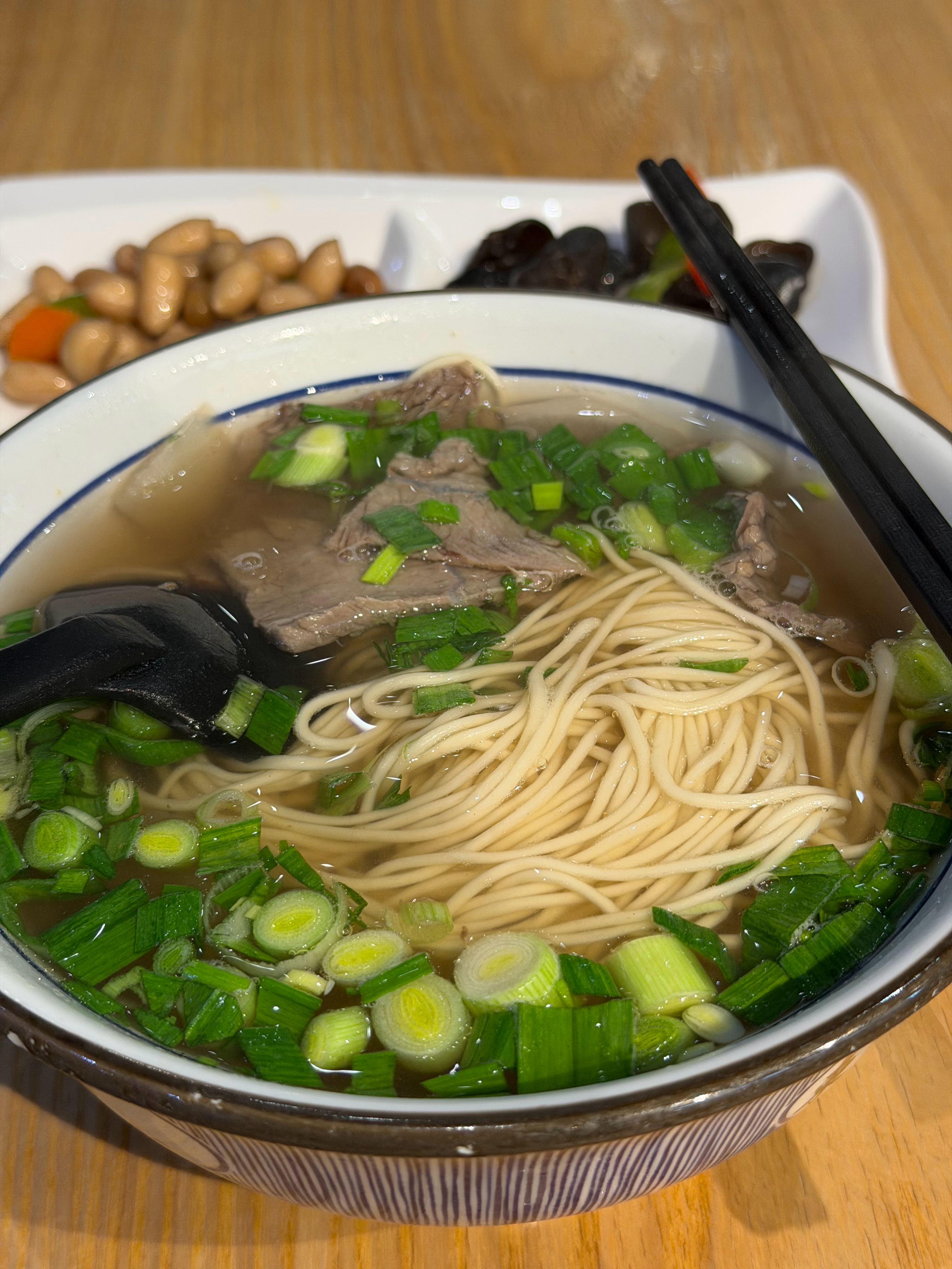 首都机场，大兴机场，深圳机场，广州机场，上海机场…唯一不变的是早班机+一碗面 北