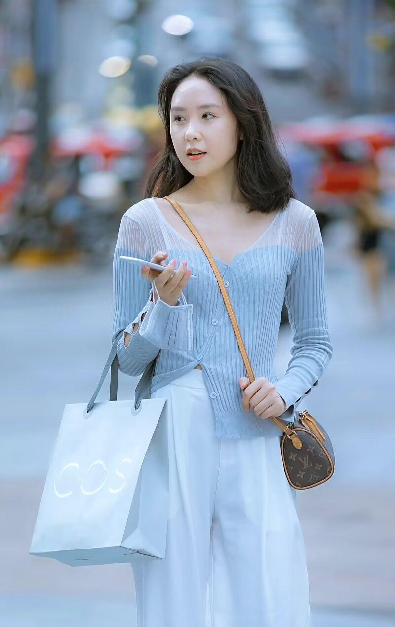 如果一个人记得你喜欢什么讨厌什么，把你不经意说过的话都放在心上，为你无数次影响情