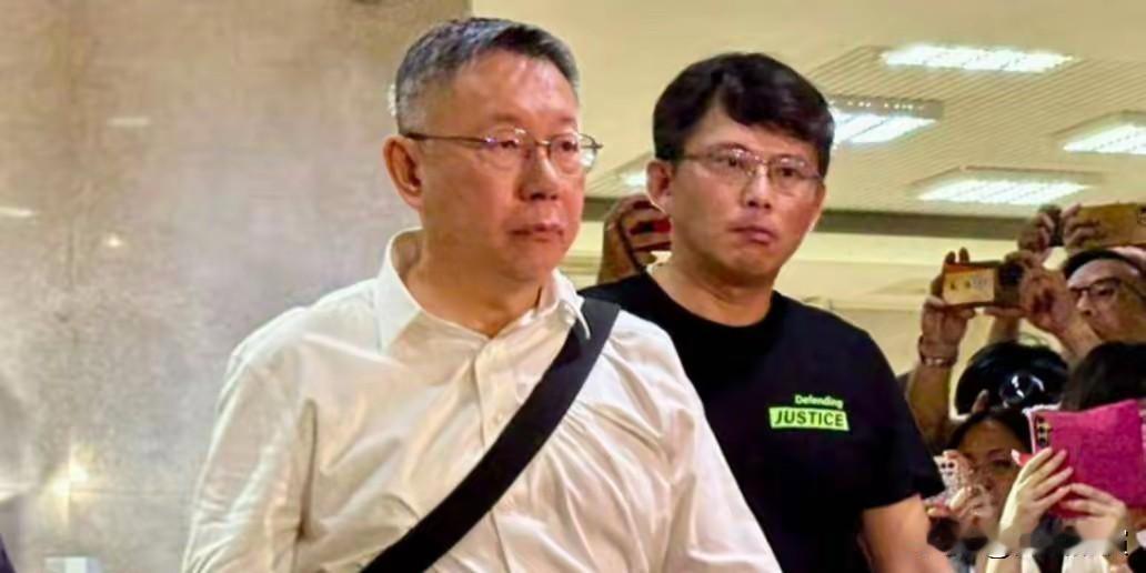 黄国昌被迫辞去立委，将是台湾民众党倒塌的第一块多米诺骨牌，柯文哲正式被判入狱将是