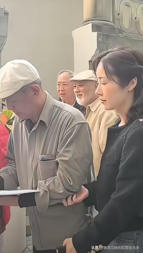这位中国电影表演艺术家你是否有印象？

他是谁？

他曾参演了哪些影片？