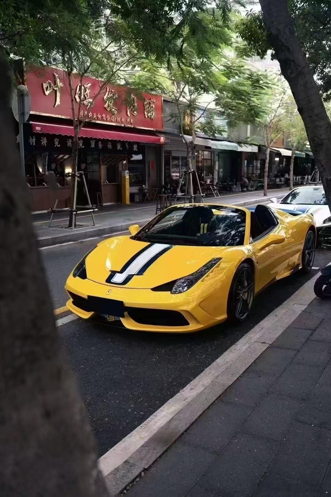 法拉利458Speciale Aperta，1/499，路上遇见的概率也许比拉法