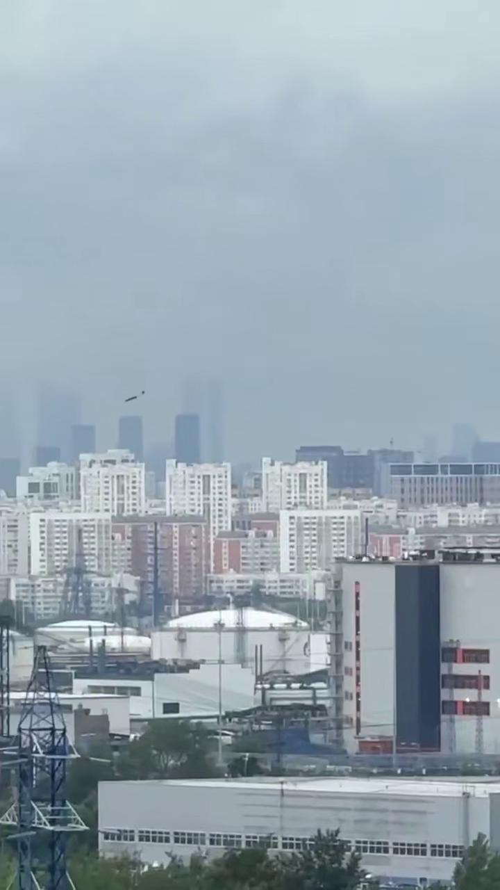 俄罗斯民间出现呼声，要将称拍摄乌克兰无人机袭击行动的视频者抓起来，应按叛国罪定为