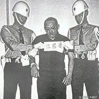 1997年，士兵江国庆强奸女童被判死刑，枪决前江国庆咬牙切齿地诅咒说：“人不是我