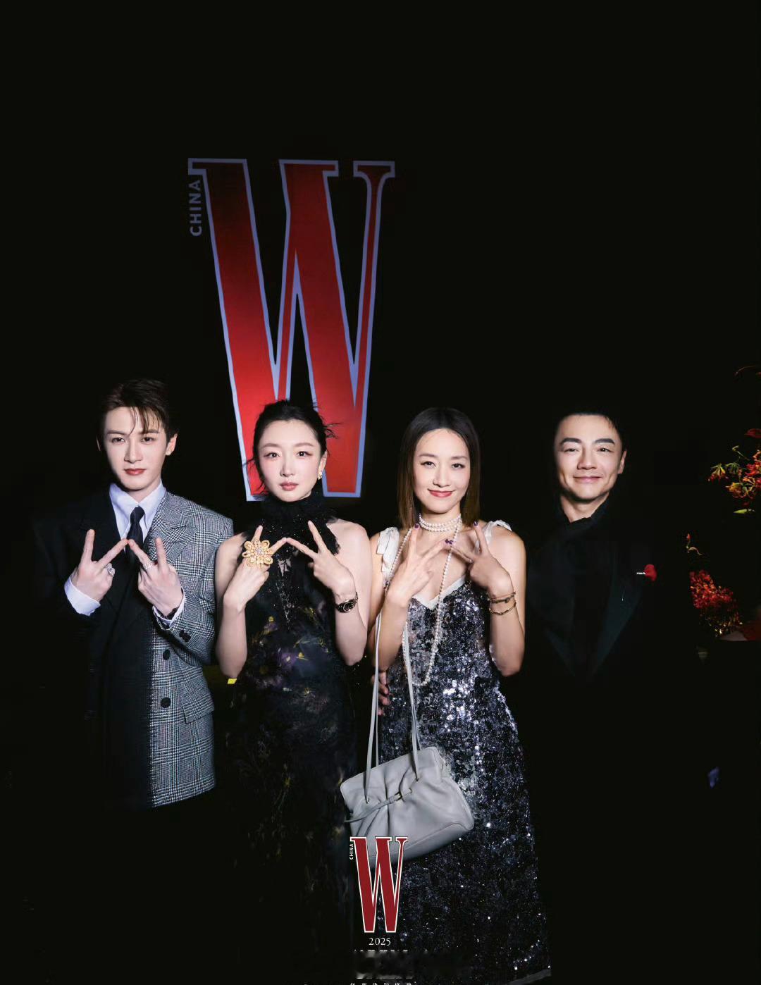 檀健次昨晚W盛典合照，太帅了[送花花] ​​​