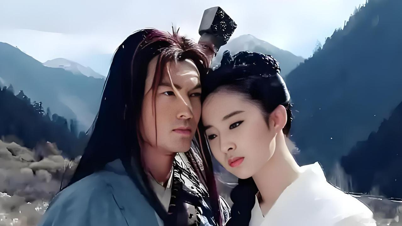 近日黄晓明在综艺中回忆，2004年拍摄《神雕侠侣》时，刘亦菲在瀑布拍摄中被急流冲