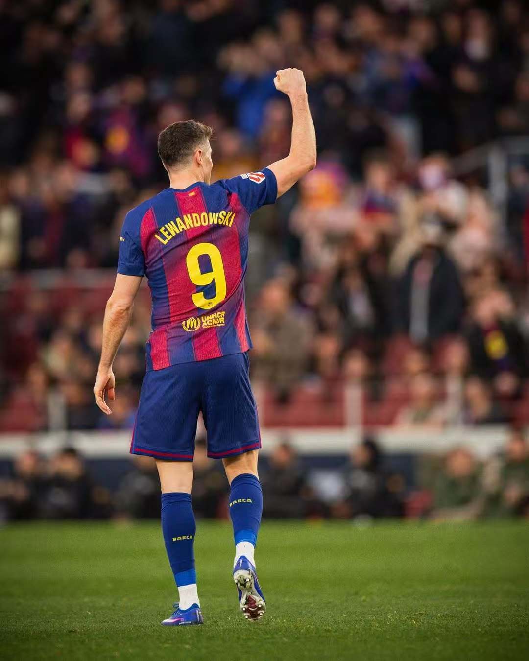 打入一球，莱万赛后社媒：稳稳拿下胜利，必须打入一球