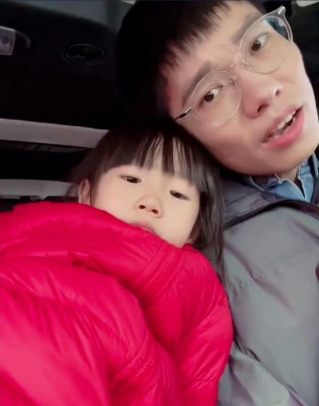 李行亮父女共用一张脸，真的长的太像了简直一个模子刻出来的！ ​​​