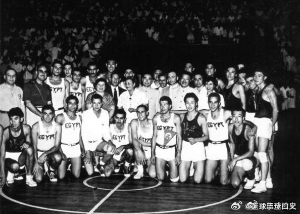 1957年全国篮球甲级队联赛男子组，广州部队全队共抢到257个篮板球，力压八一黄