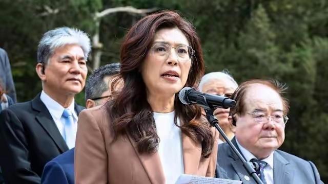 郑丽文南京演讲虽经典，若去此地，才真正戳中民族痛与魂
 
郑丽文在南京中山陵的演