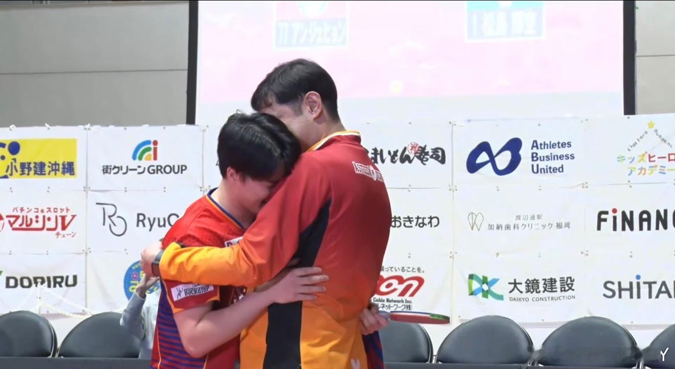 男明星一局定胜负11-8赢了空少 琉球3-2木下东京赛后 男明星和田势“亲密依偎