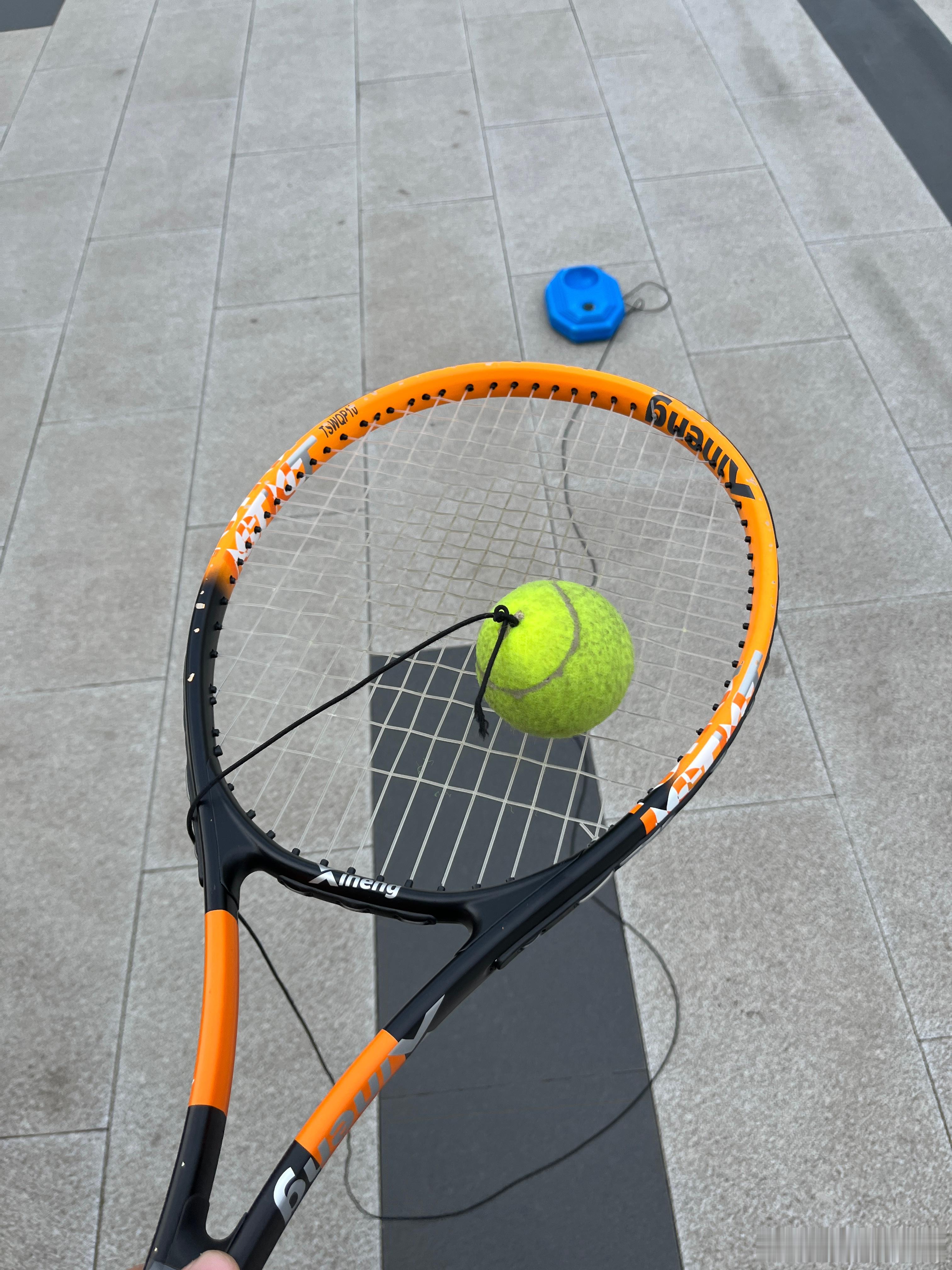 走完最后一圈的时候，我忍不住问靓姐这个好打吗？我看你打得好好，好厉害，可以借我用