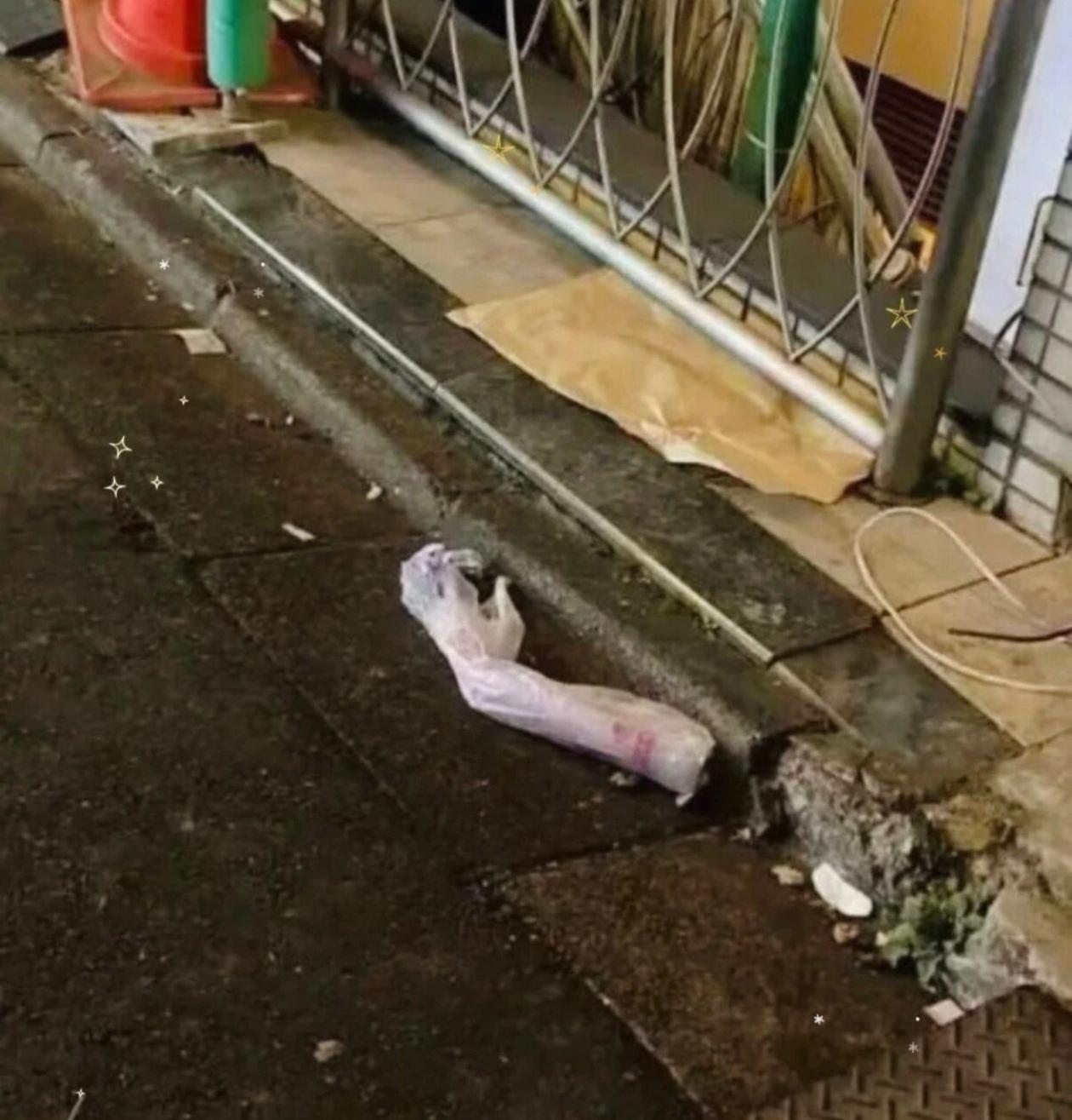 路上黑灯瞎火看到这个我魂都快吓没了…
天黑路上，一个近视的人原地劈啪啦的碎了，还