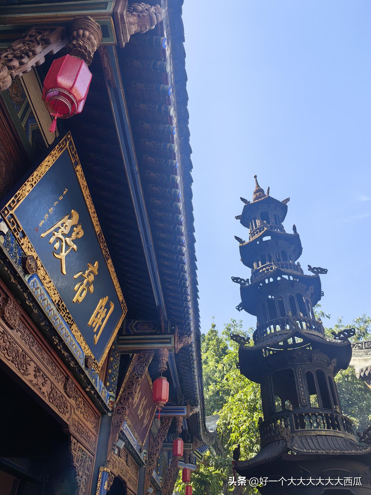 重庆渝中区的关岳庙太适合晴朗天气过来了，
这里之前是关帝庙，
1914 年岳飞像