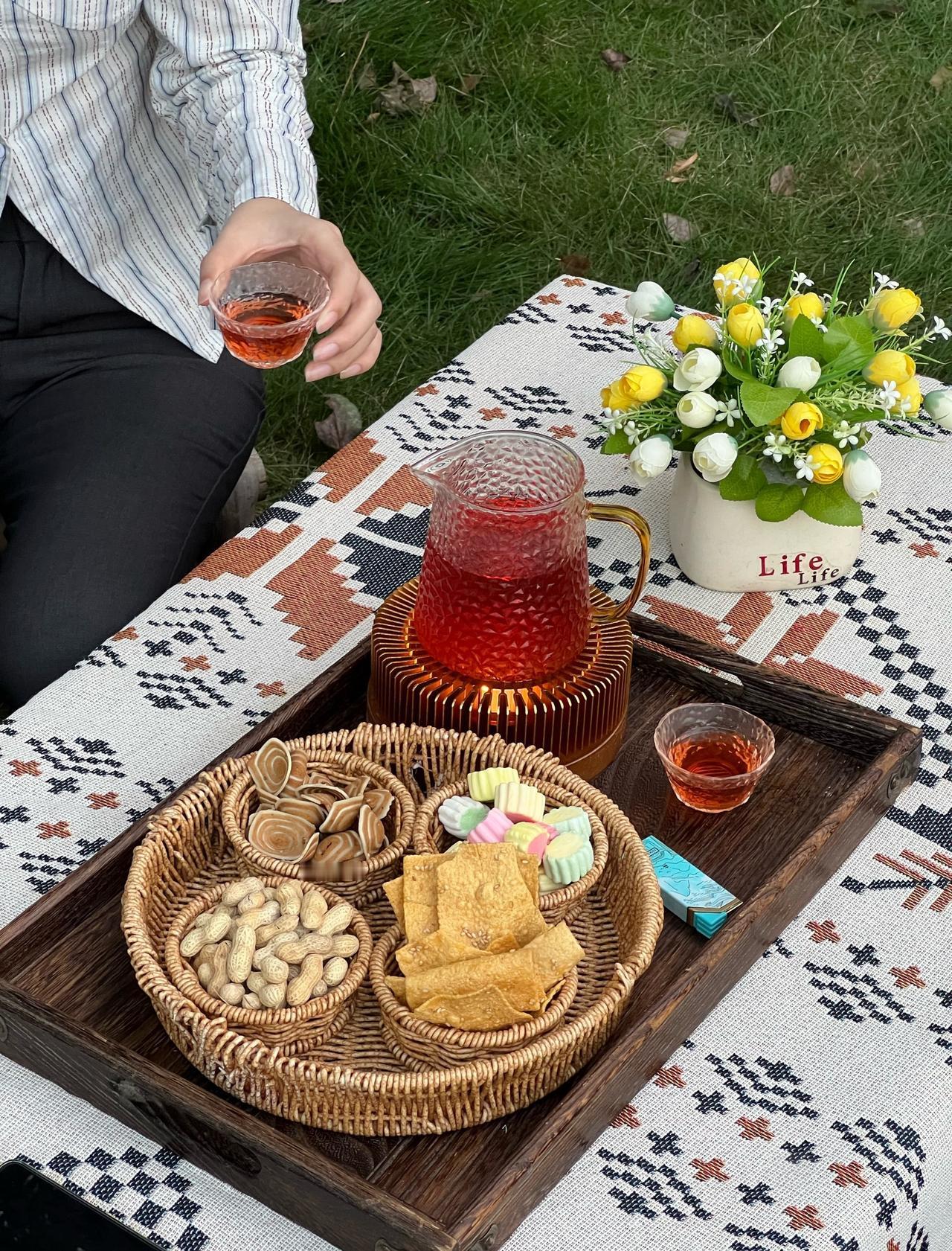 不想被困在室内搞无聊团建？
不想再听PPT和开会？🤯
那就来山里的小院换种方式