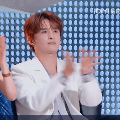#张远表情管理大师#张远这变脸速度真的是绝了，表情管理大师的称号非他莫属。 ​​