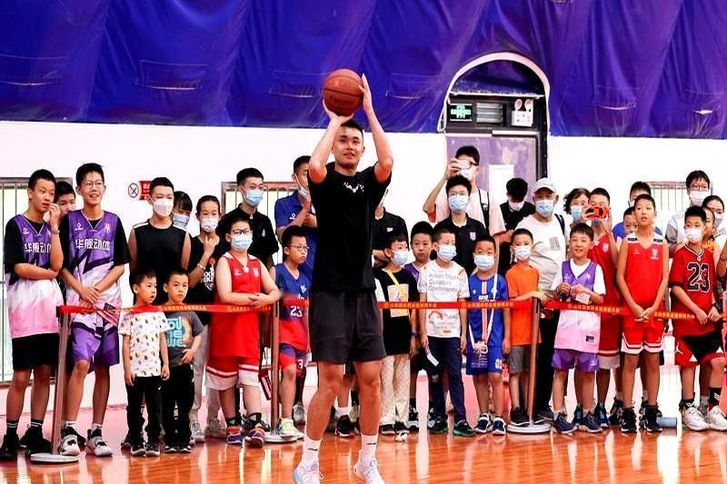 看到一份山西队2025-2026赛季的球员名单，有点意思。

一眼望去，老将葛昭