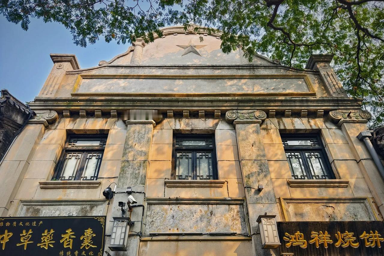 淄博不只是一座“小饼夹串”的网红城市
它还拥有着深厚的历史底蕴和文化内涵🏯
