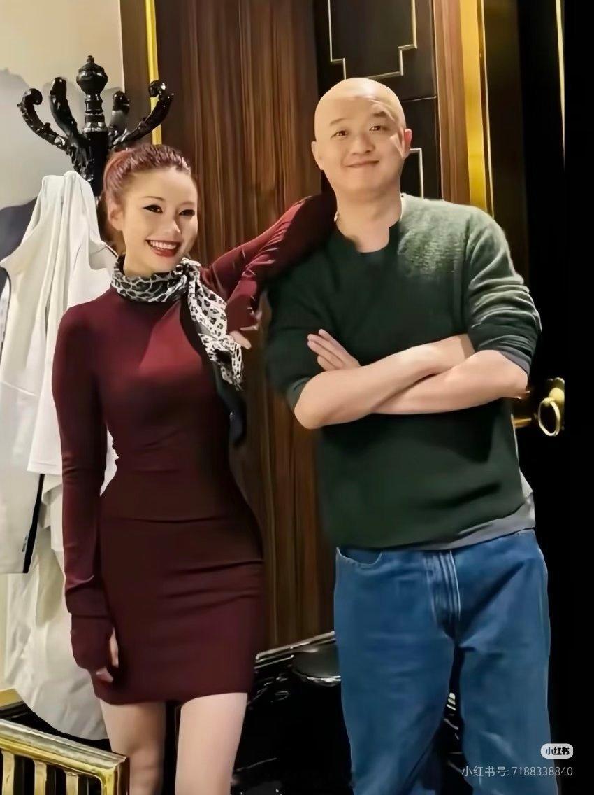 包贝尔曾调戏还没离婚的Angelababy包贝尔和他的发型师包贝尔被爆出轨，包贝
