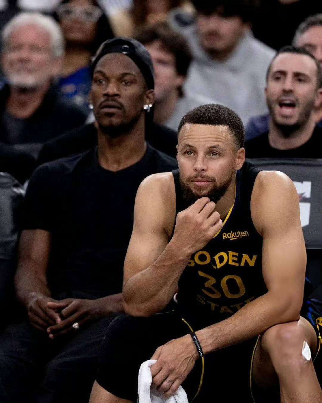 感觉勇士完蛋了，随着开拓者以下克上击败太阳，以西部第七的排名进入季后赛打马刺，意