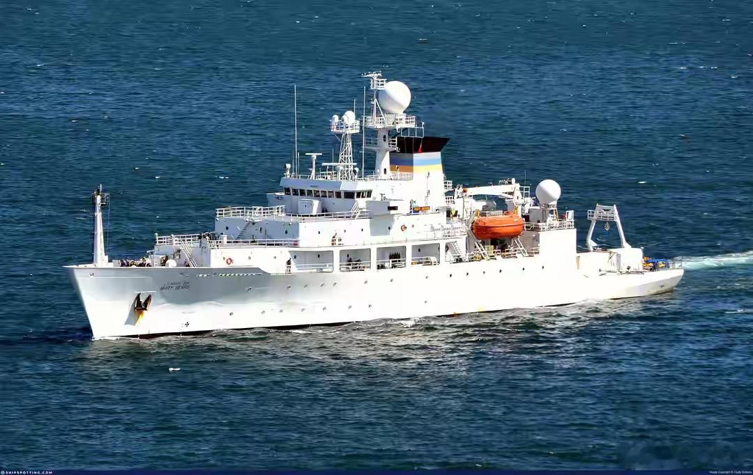 美军双舰擅闯台海，遭解放军立体封控！近日，美军两艘军舰高调窜航台海，一艘是宙斯盾