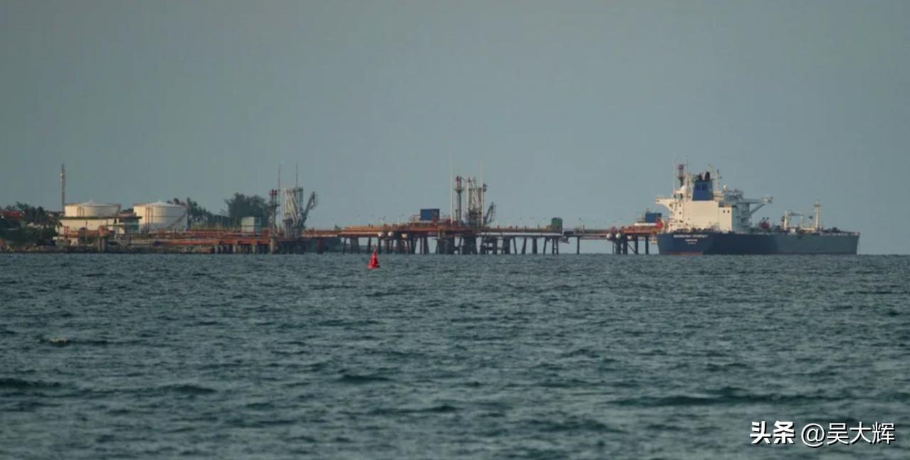 《基辅独立报》调查：俄罗斯影子舰队使用星链（Starlink）协调石油运输，以此