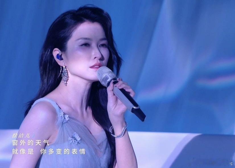 徐洁儿雨爱舞台徐洁儿为什么会没人选徐洁儿靠《雨爱》逆袭出圈，声线共情拉满，全程稳