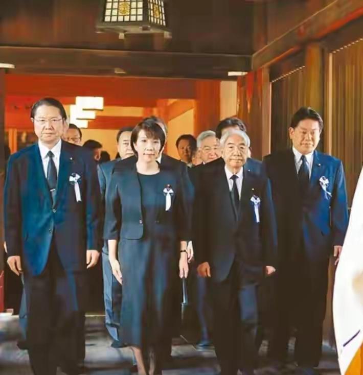 关于日本首相高市早苗支持率下跌一事，我们切不可盲目乐观，难道真觉得日本人开始反对