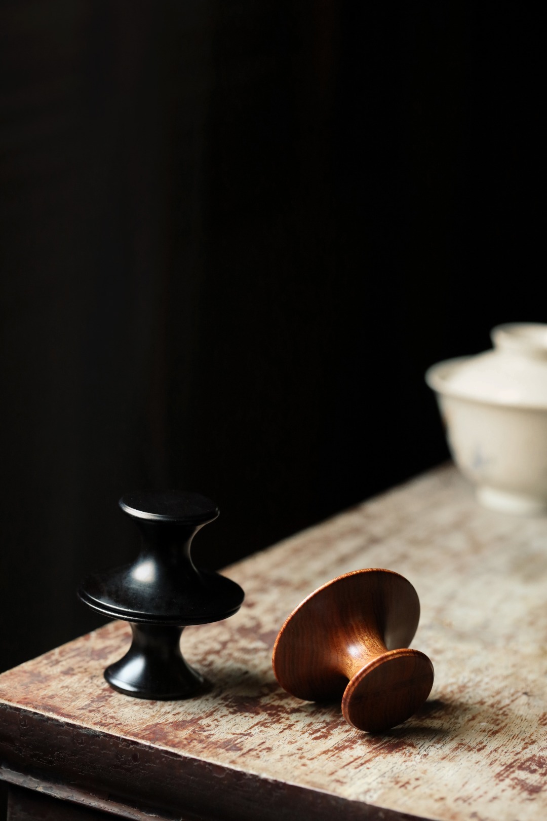 紫光檀/非洲酸枝 | 盖置无用之“用”，总有闲情可安放。茶案盖置，辅以茶事，呈祥