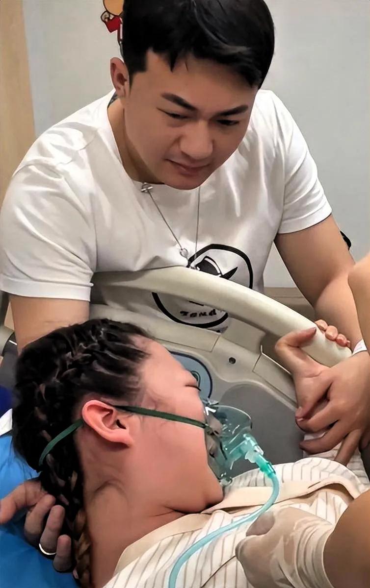 佳慧回应婚变，有3点原因！

首先，她说分手主要原因是性格问题，两人的性格不合适