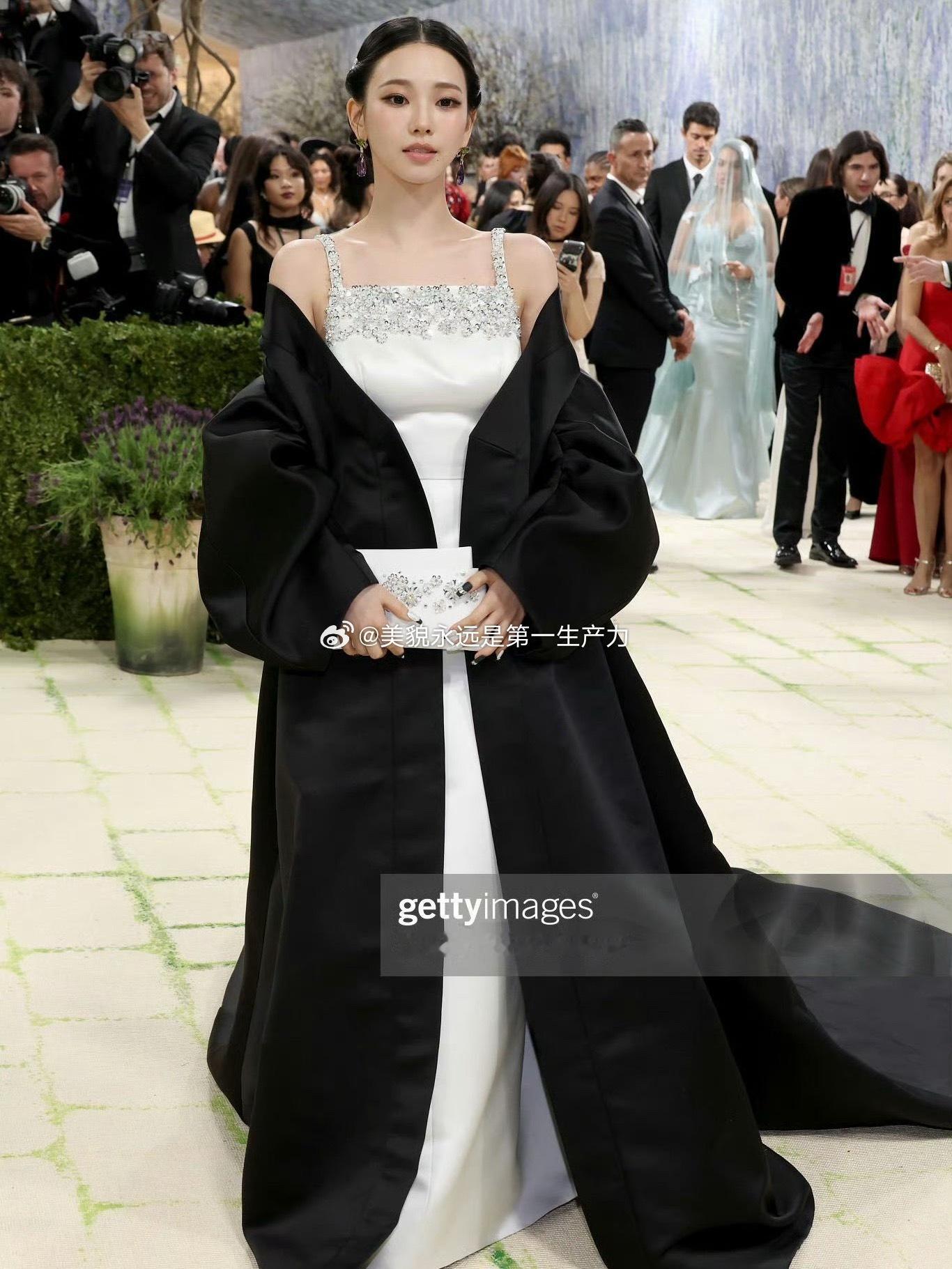 宁艺卓 柳智敏Met Gala G社生图极致反差