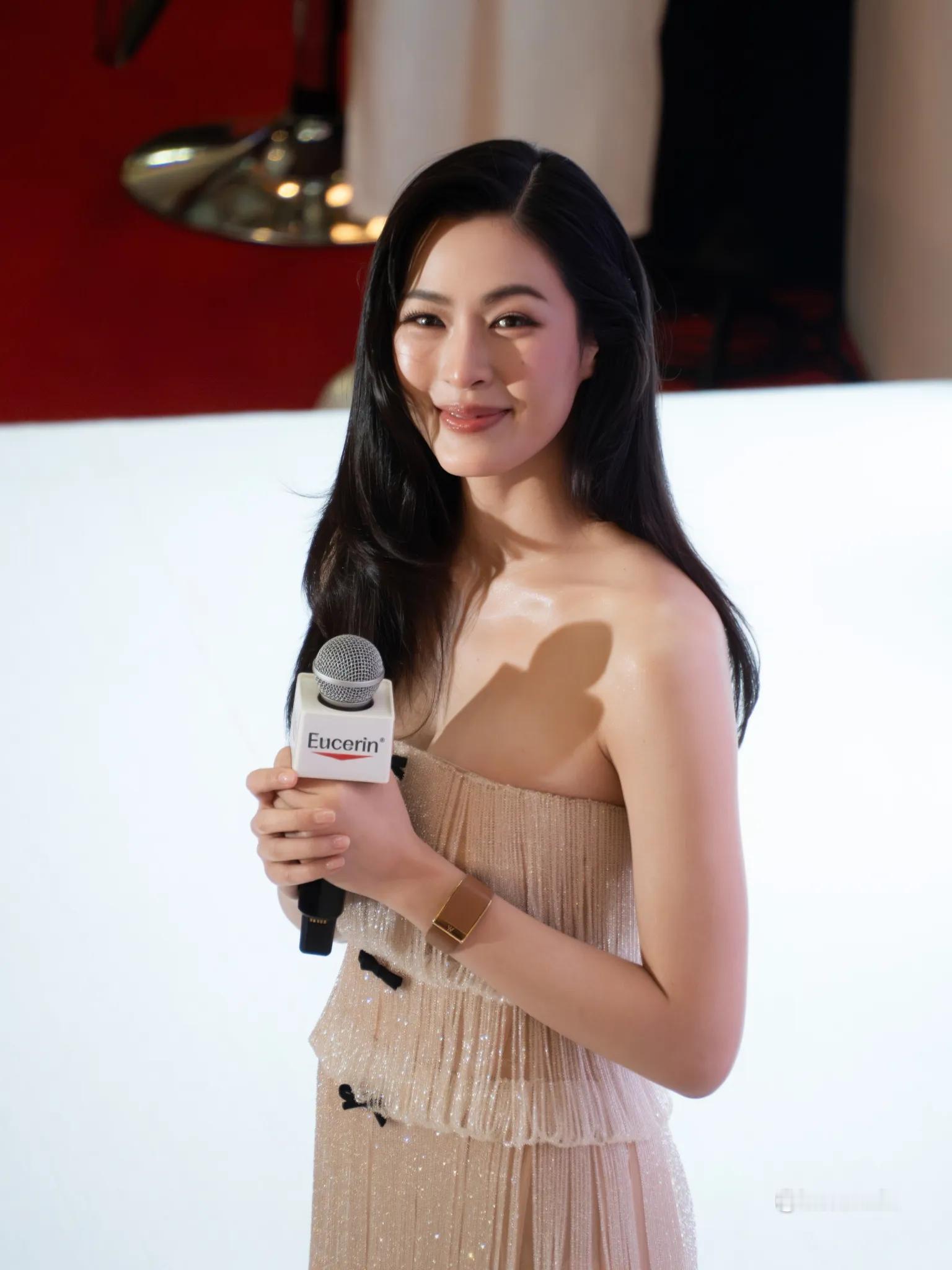 镜头追着光，而你本身就是光🌟©logo邝玲玲马来西亚活动人气 