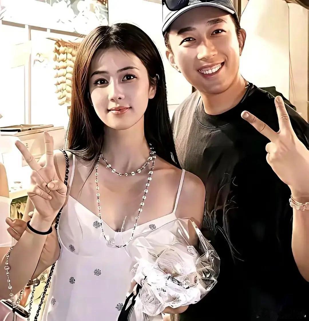 白鹿合约到期前48小时，一声不响退了公司大群。于正嘴上说着没事，可他亲手捧出的这